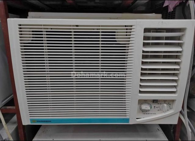 Good condition window ac sale call 77363741