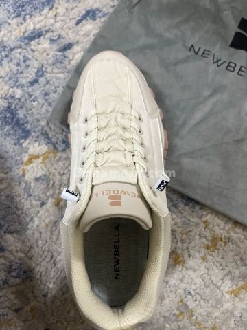 Newbella beige Women’s shows